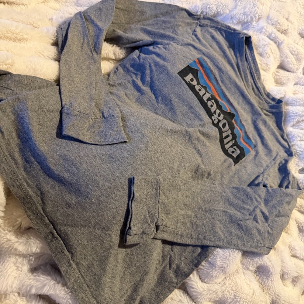 ****sold****Patagonia Long Sleeve Shirt Kids Grey Size Large (12) Organic